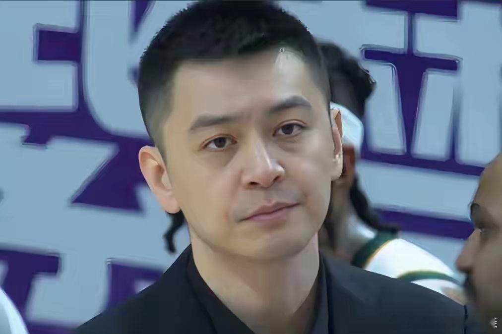 今昔对比，或许重建之路已来临！以前的辽篮是三连冠的霸主！现在韩德君退了，郭艾伦走