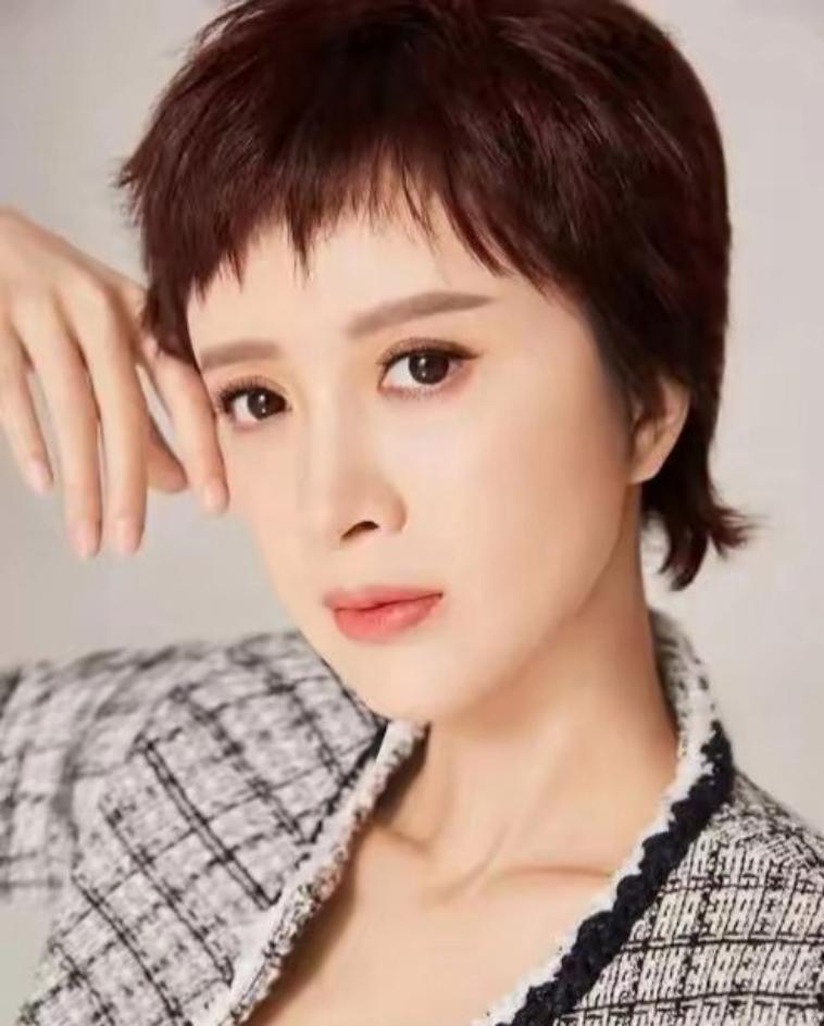 金巧巧曾在访谈中提到，自己在北电求学时，始终保持着对表演的敬畏心和刻苦态度。她会