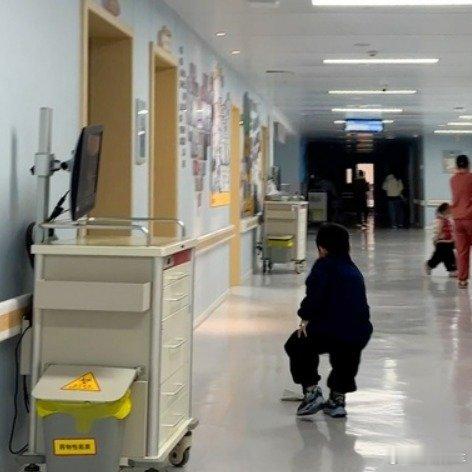 小洛熙事件涉事科室住院服务正常进行理解正常服务的重要性，也希望真相可以尽快查清楚