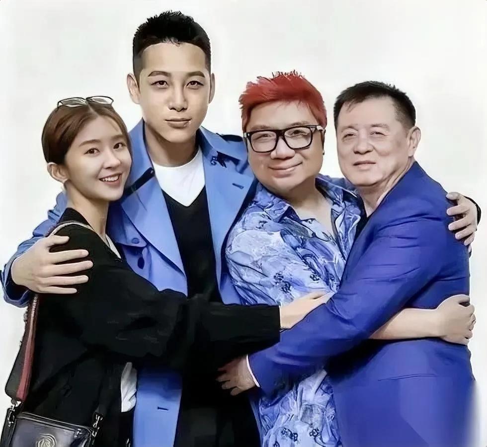 电影票发遍学校幼儿园？

现在物业也来凑热闹？

今儿孩子放学揣回张电影票，说老