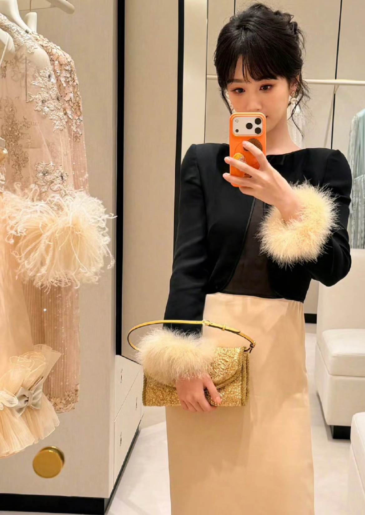 杨紫对镜自拍🤳好可爱