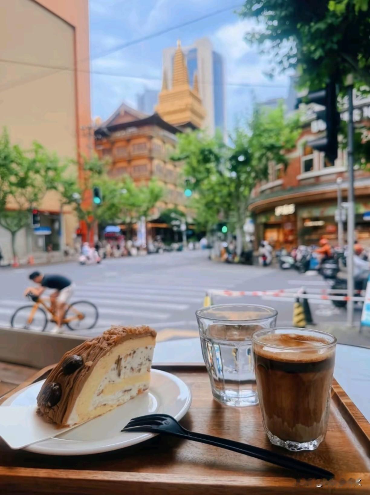 🌿𝑚𝑜𝑟𝑛𝑖𝑛𝑔🌈⛅️

   别把幸福想得太复杂，
一杯茶，