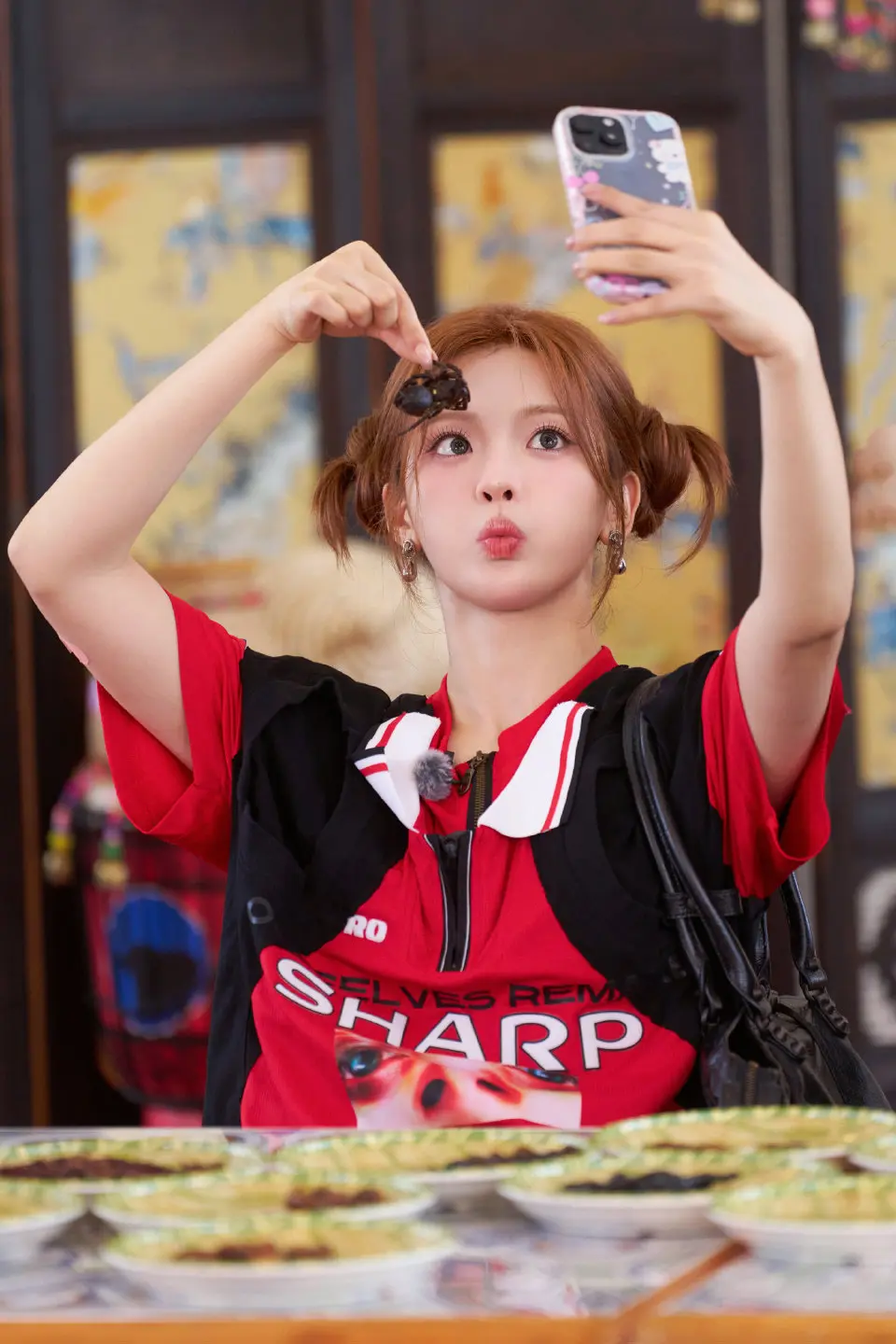 跟着杨超越一起吃云南美食 今晚六点👀。 cr