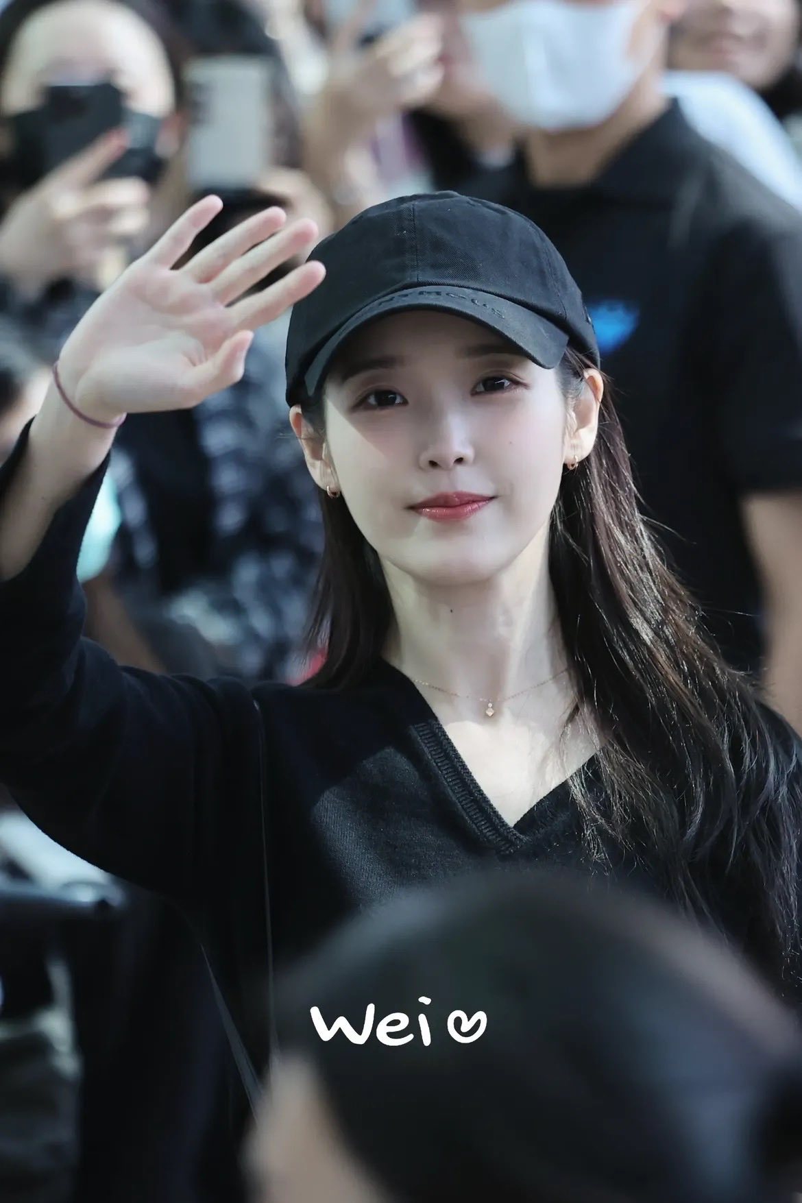 IU  🌸IU李知恩AAA2025年度演员大赏 251207 IU高雄机场高清