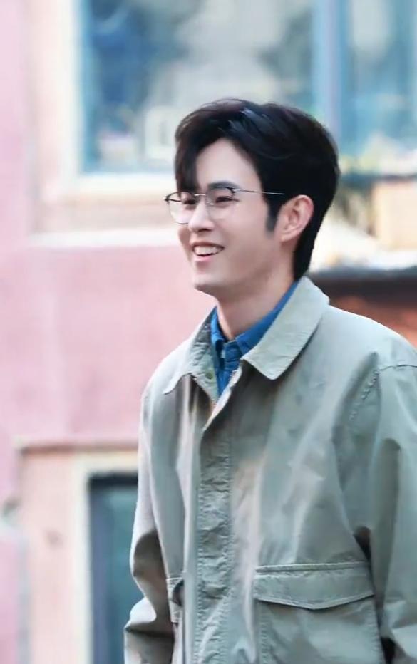 《一路灿烂》剧组惊现沈阳南市场
由闫妮、任素汐、艾丽娅、徐若晗、田嘉瑞主演，田宇