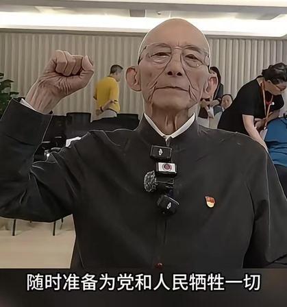 鞋儿破帽儿破，世间再无济公爷爷！52岁才走红，90岁凭爷叔翻红，92岁入党，游本