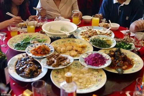 这个问题还用问吗？作为土生土长的中国人，中餐西餐来选择，当然毫无疑问最喜欢中餐啦