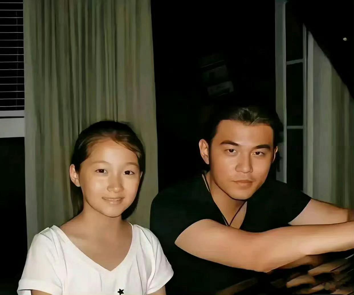 当年的关晓彤和周杰伦 