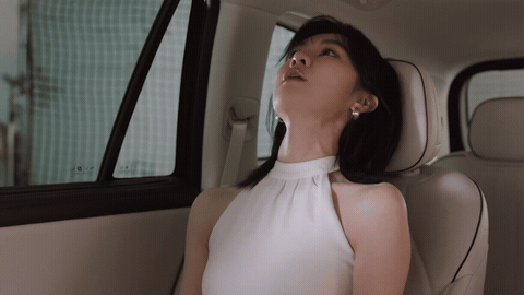 郁可唯的松弛感是奕派M8给的 谁能拒绝温柔松弛的郁可唯！从来不靠炒作博取关注，一