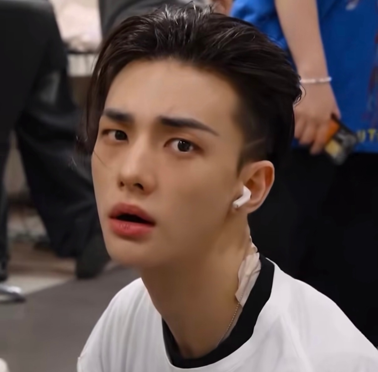 冒傻气 
