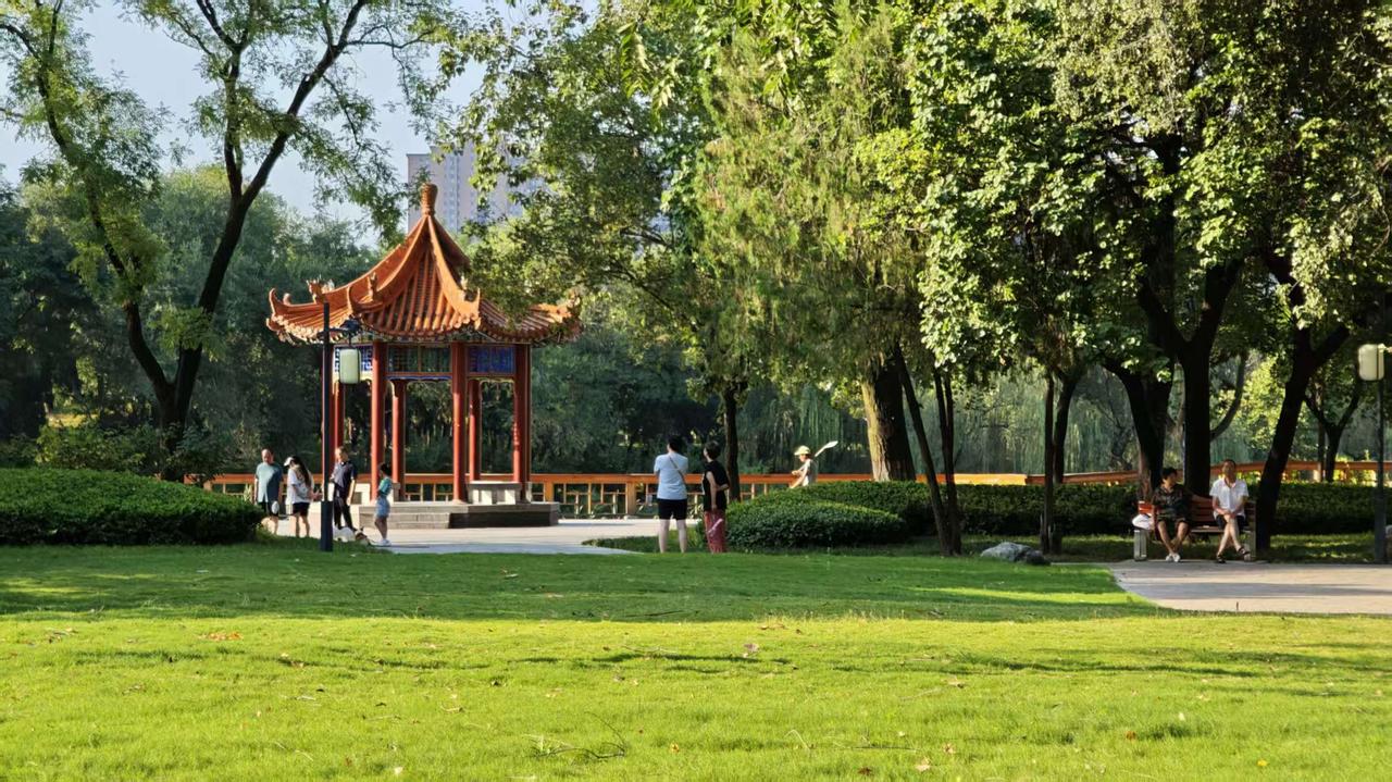 驻马店
等驾坡
应该算是工整的吧！横批：与民同乐。晒图笔记大赛