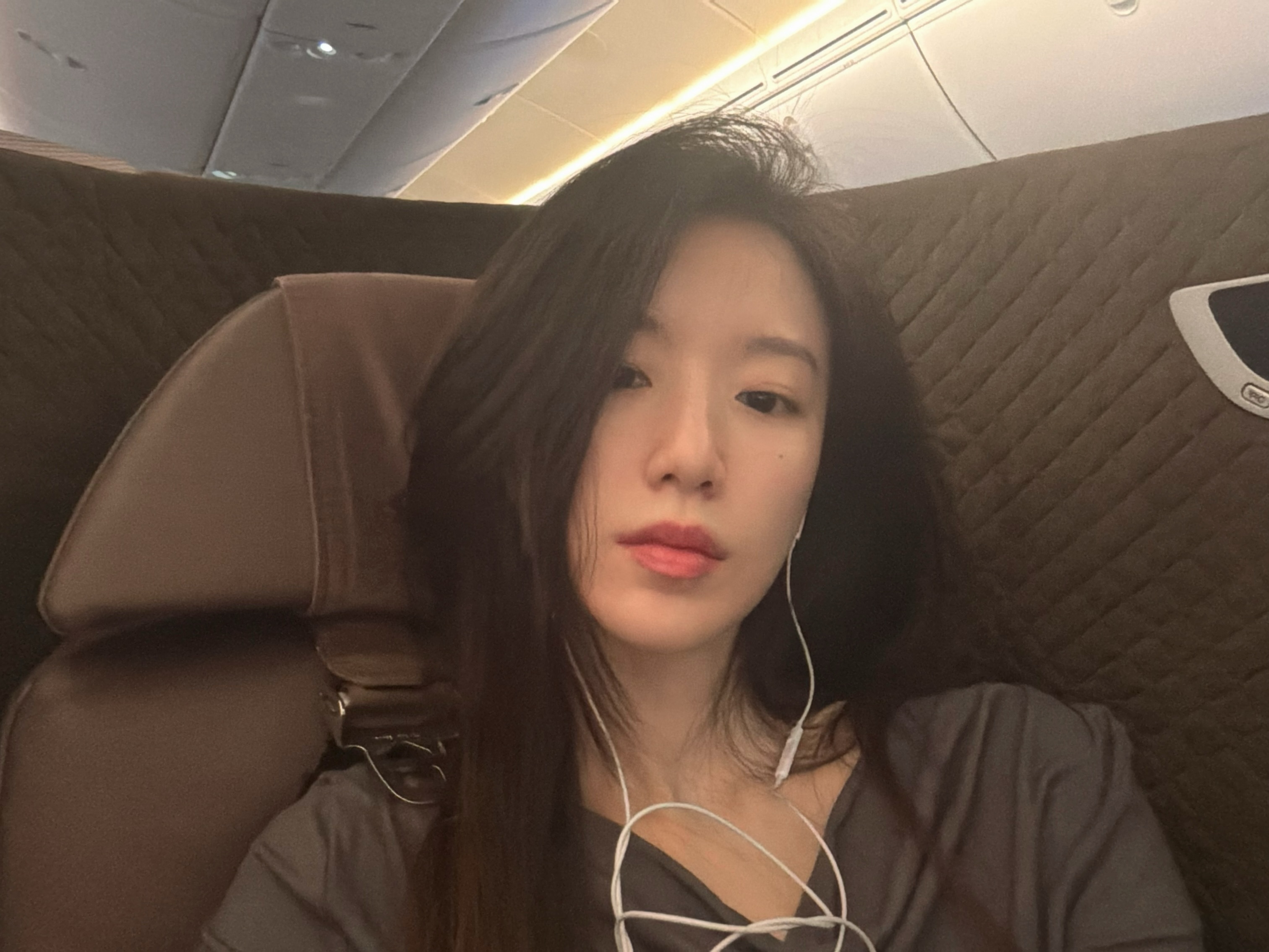 舒华IG更新쁑🤳 Ps.这是一组素颜原相机自拍 