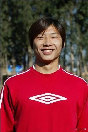 2004年12月，深夜零点的南京，“避风塘”虹桥店的角落隔间里，刚结束48小时跨