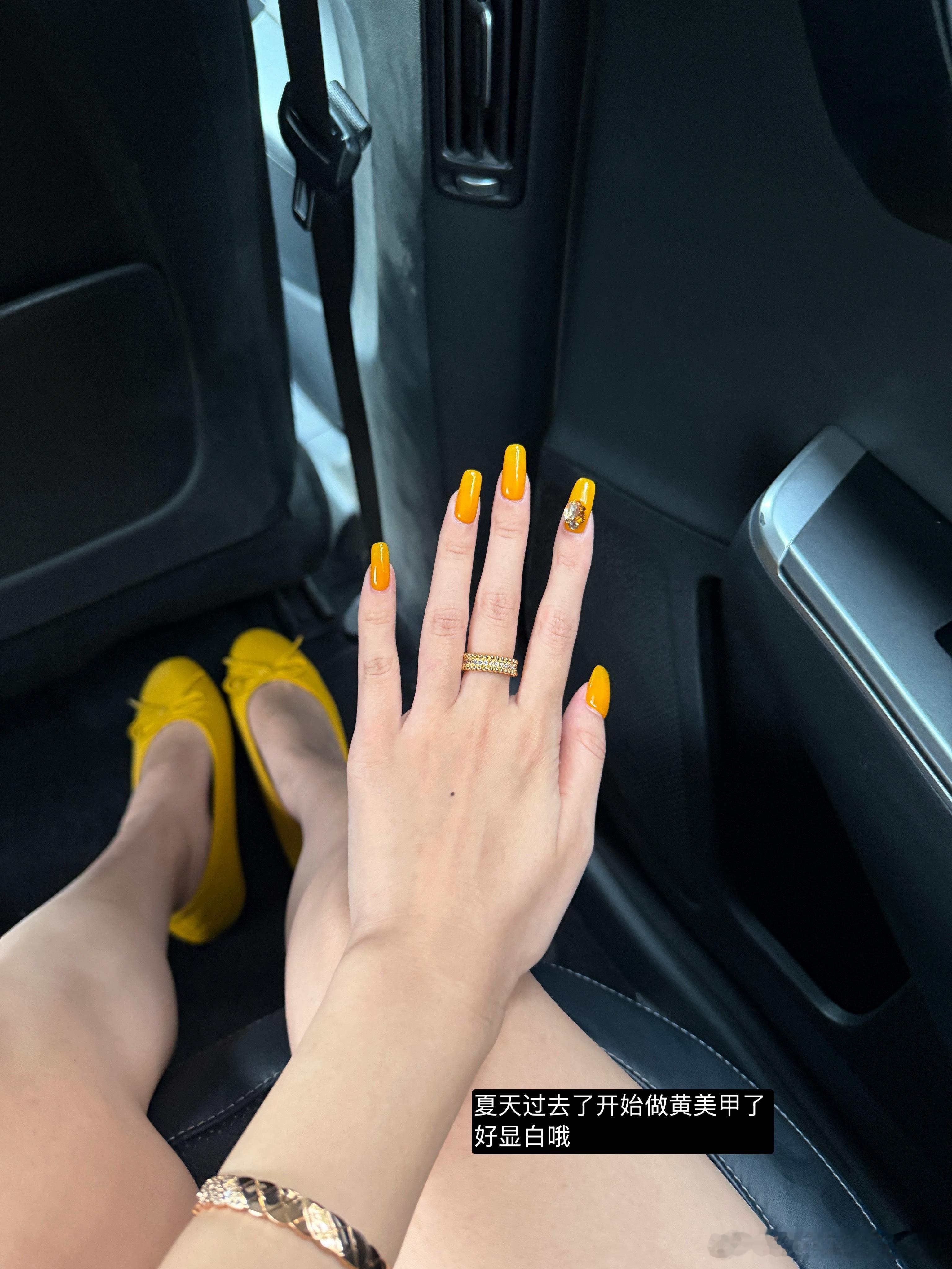 让我们来看看这个女人48个小时内可以在首尔做些什么…p人的极致自我修养…因为这两