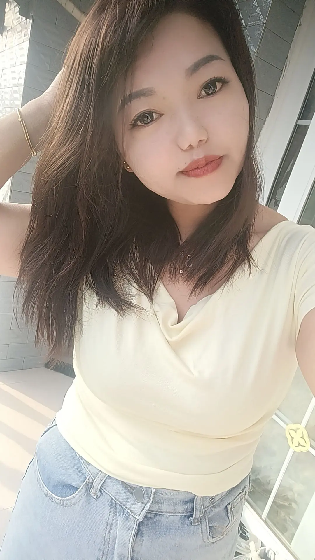 你问我爱抽烟还是爱喝酒？臭宝，我爱你🥰🥰