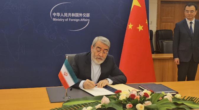 犹豫了半个月，伊朗还是决定加入，这个由中国倡议建立的组织。

7月31日，伊朗驻