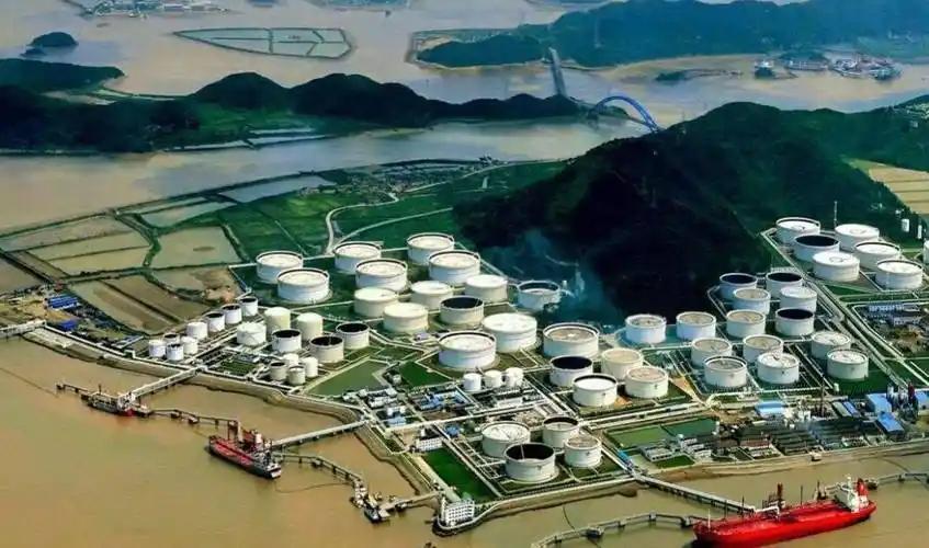 中国石油储备提高到20亿桶，有多么重要？

据《观察者网》报道，2024年底我国