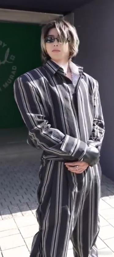 蔡徐坤Murad直播 全程被他的帅气和温柔打动，耐心回应粉丝的问题，真诚又贴心，