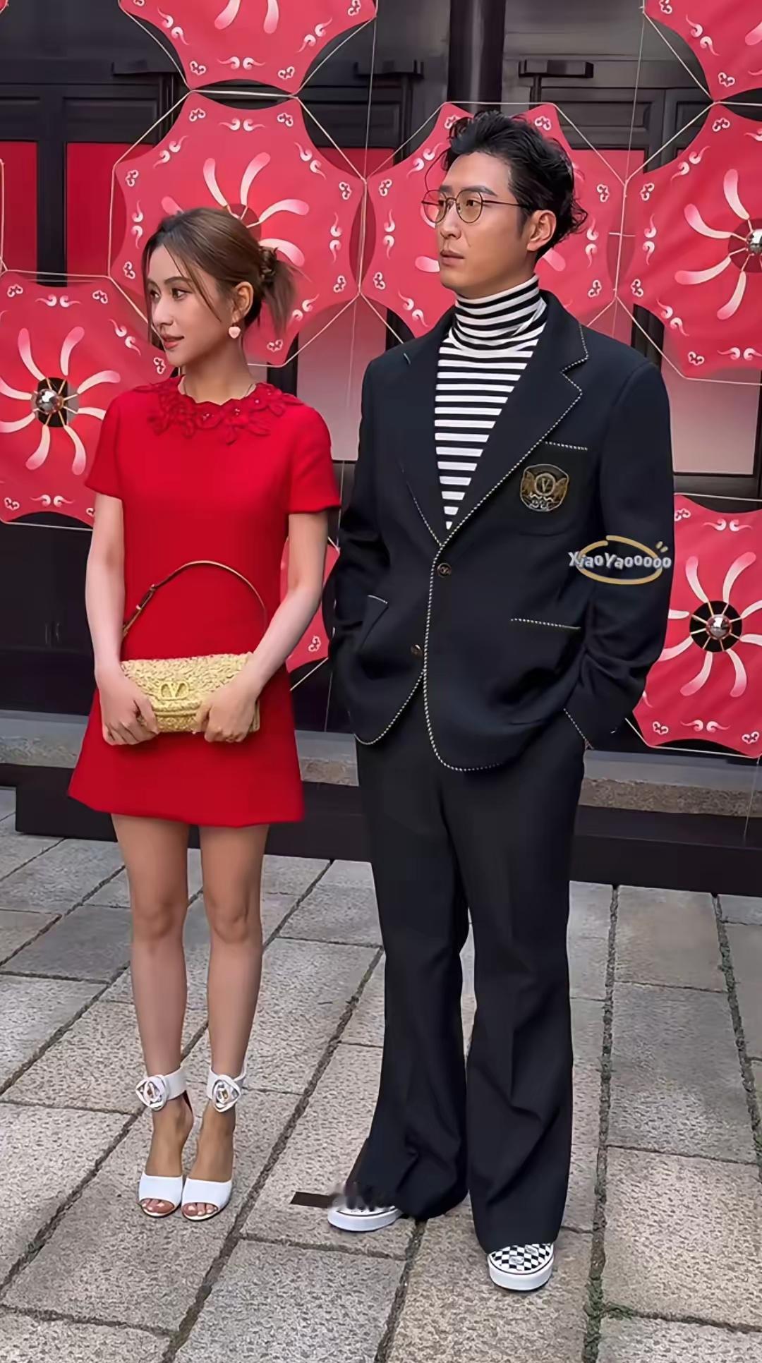 我们笑窦骁变“油腻”，他老婆何超莲却在偷偷乐。
37岁，正当年的男演员。
去机场