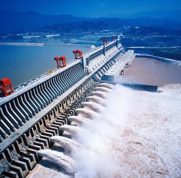 一次演讲上，美国记者问金一南：“如果把中国2000亿的三峡大坝炸了，中国会怎么办