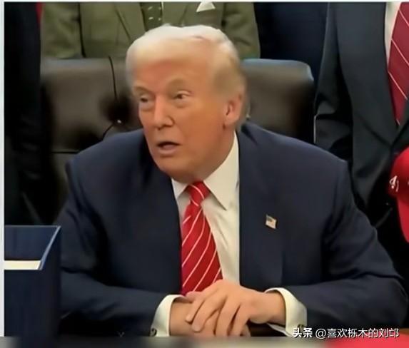 特朗普又急疯了！
对以色列一肚子火，对伊朗更是恨得牙痒痒，连发推把各方骂了个遍，