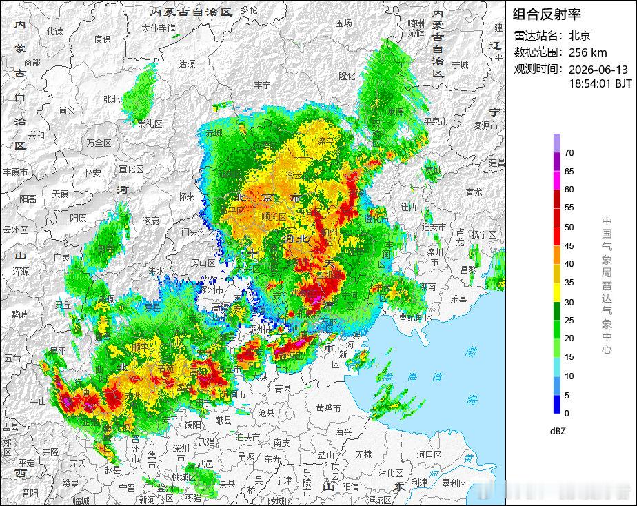强降水带正在东移南下，未来全市大部分地区有雷阵雨天气，并伴有短时6~8级大风，短