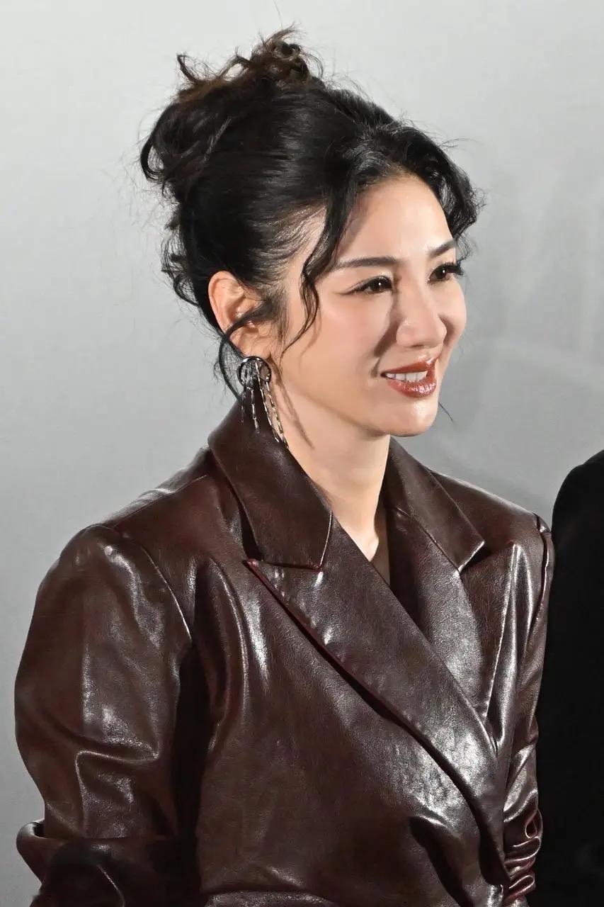 黄奕女儿要当明星，妈妈劝阻没想象中那么容易。黄奕说不好好念书，当什么练习生，女儿