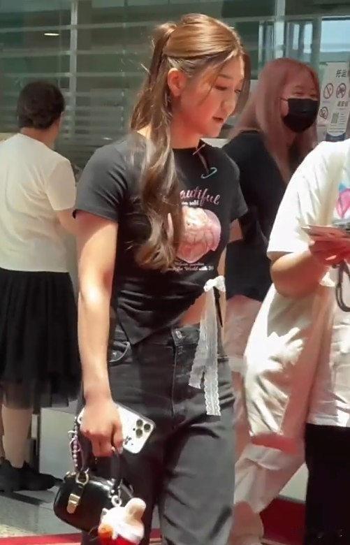 我觉得女人的身材像李梦这样的才是好身材，而不是那种瘦瘦的。