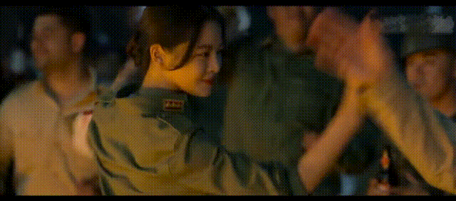 #黄景瑜辛芷蕾东北人没有软柿子# 黄景瑜和辛芷蕾新剧《孤战迷城》今日开播，这俩东