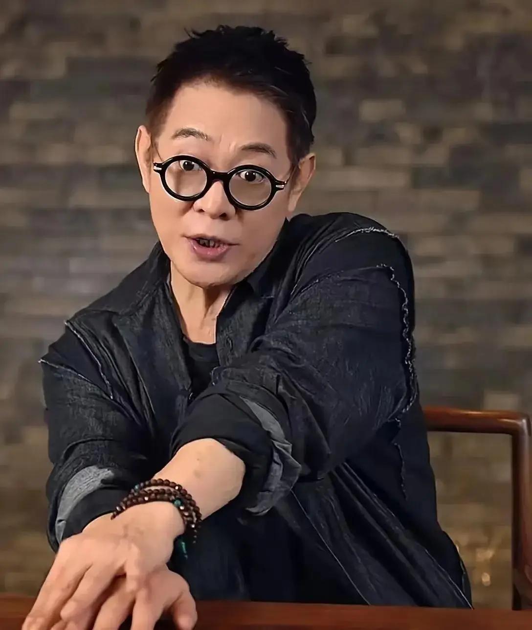 李连杰说：“我太太是一个非常开明的人，太太跟孩子们讲，从现在到100岁，什么都不