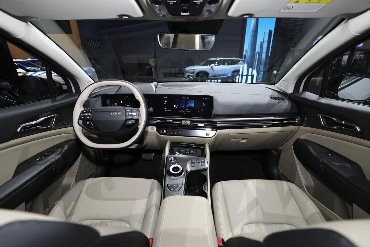 从经典驾控到全维进阶，起亚新狮铂拓界携硬核实力即将登场
在现款狮铂拓界凭借出色底