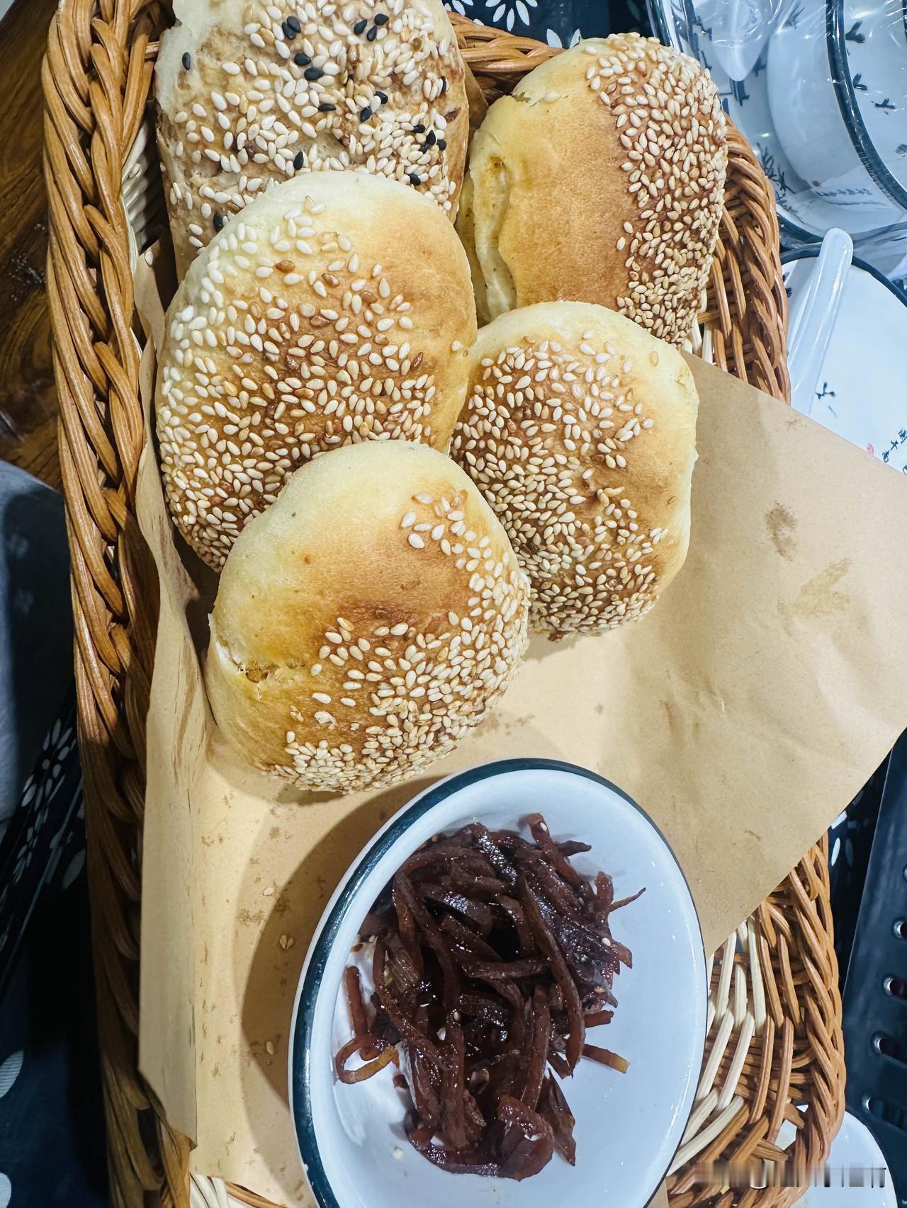 不来山东你们永远体会不到俺们山东人的大气。
在山东你不需要担心你吃不饱，你要担心