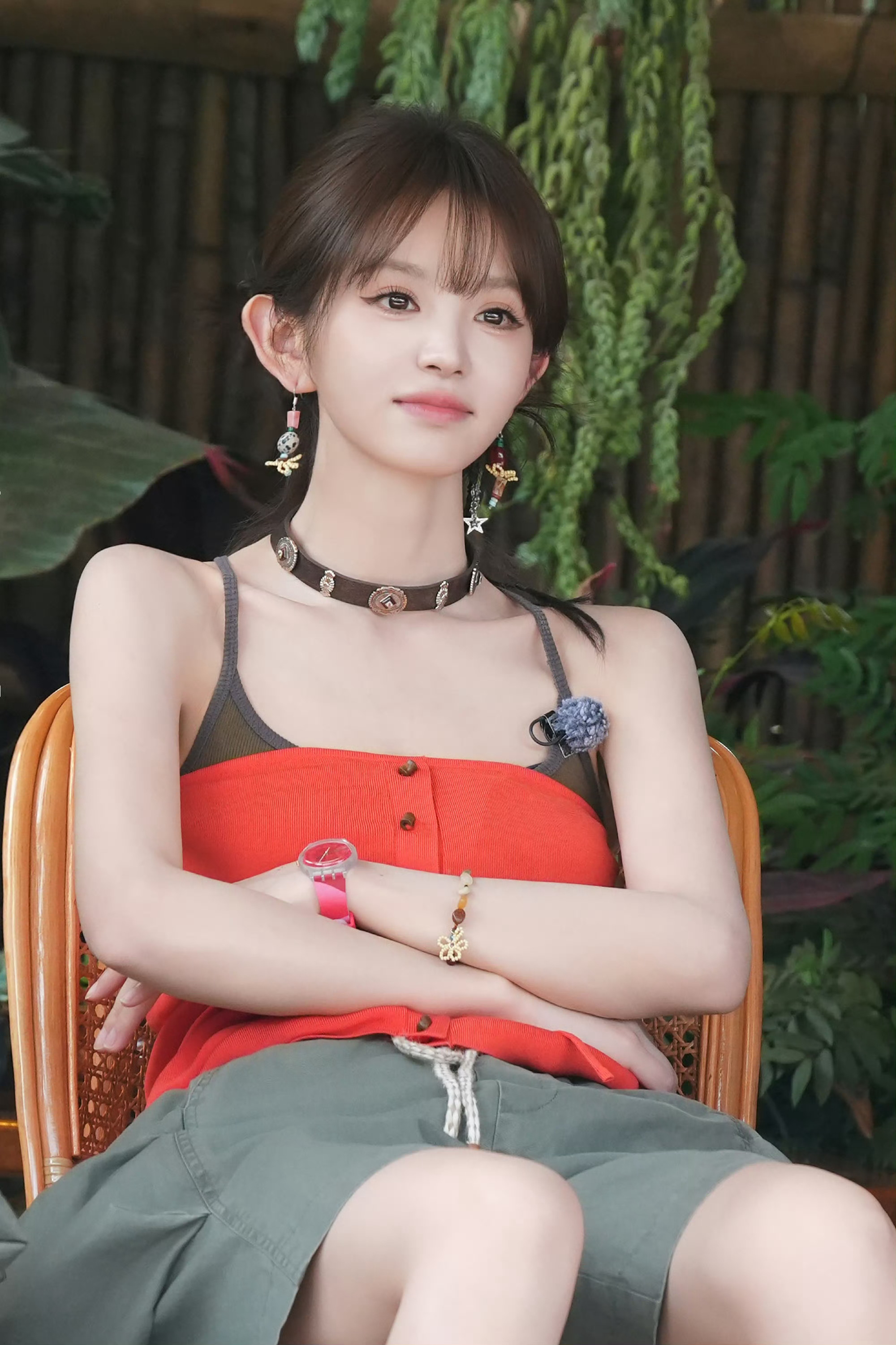 田曦薇新剧照田曦薇综艺忙忙碌碌寻宝藏 剧照好美，最近青风吹又生的路透造型也是绝美