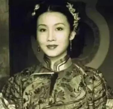 1936年，袁世凯的女儿大婚，进入洞房后，新郎兴致全无，怒骂新娘：“你个残花败柳