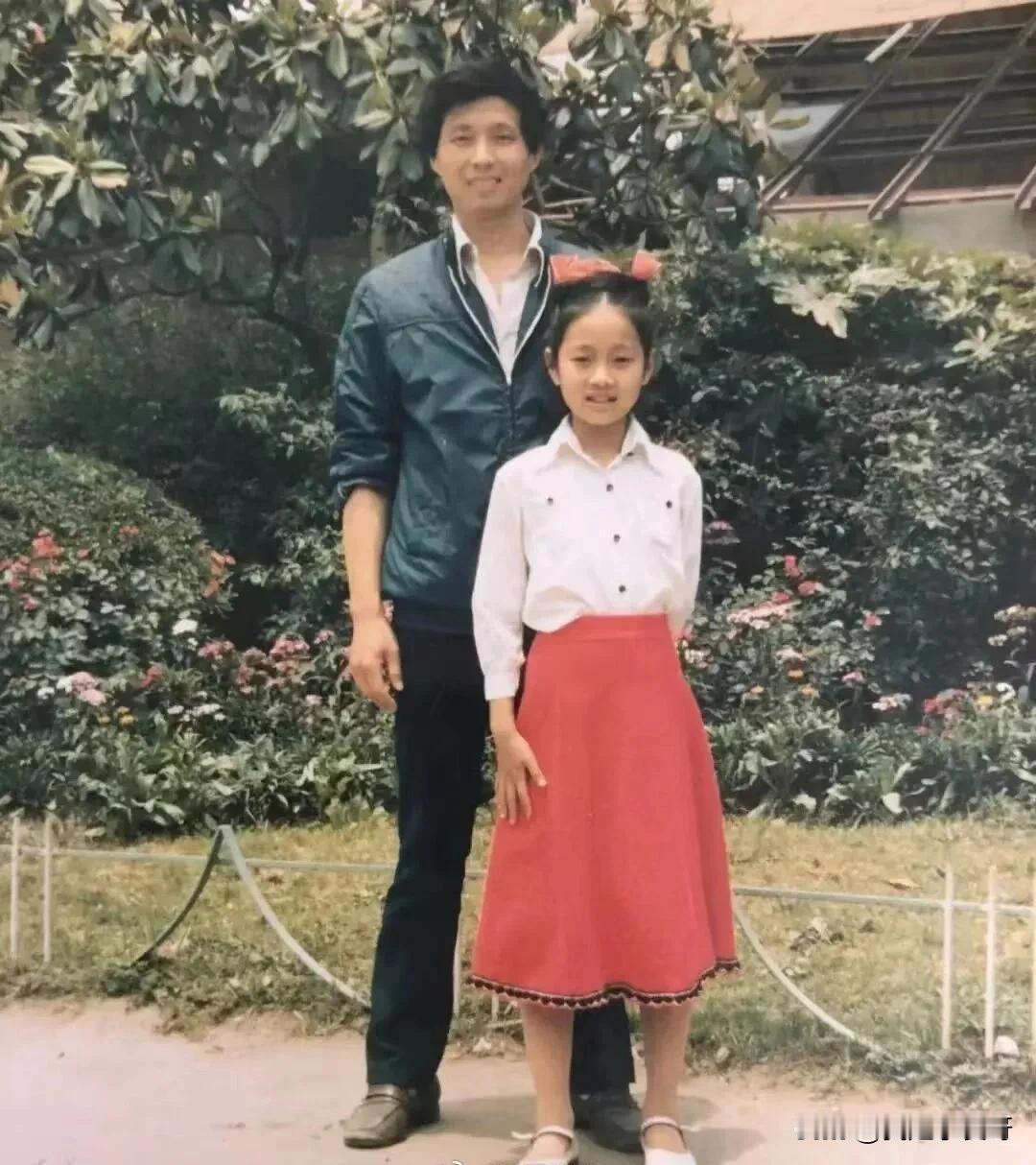 你能认出这是哪位明星小时候吗？