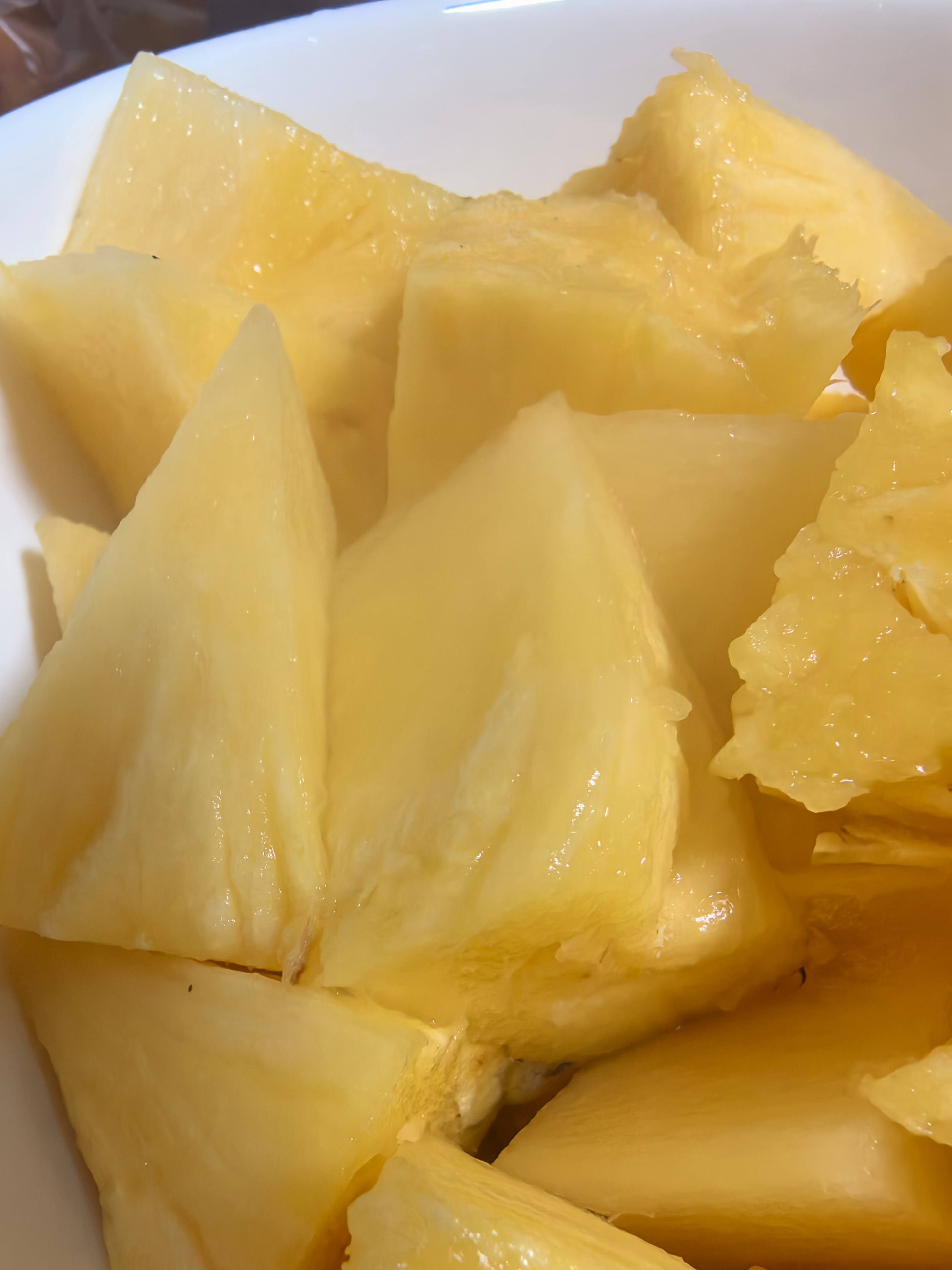 这个凤梨真给我吃嗨了……各位必须得尝尝海南的“芒果凤梨”，这货直接解决我吃水果怕