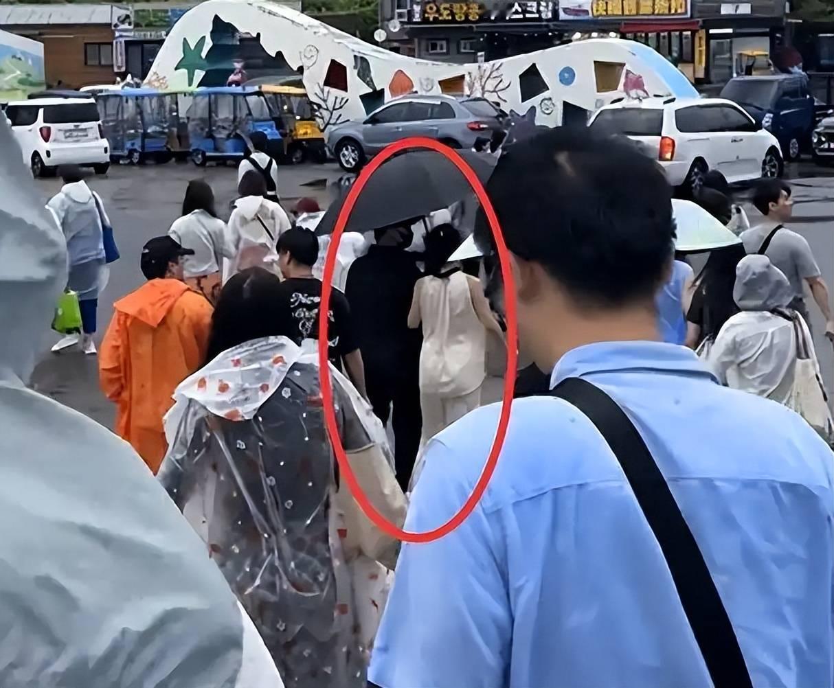 还得是摇滚大师皮裤汪啊，
又和新女友处上了，
这热搜头条是非上不可吗？