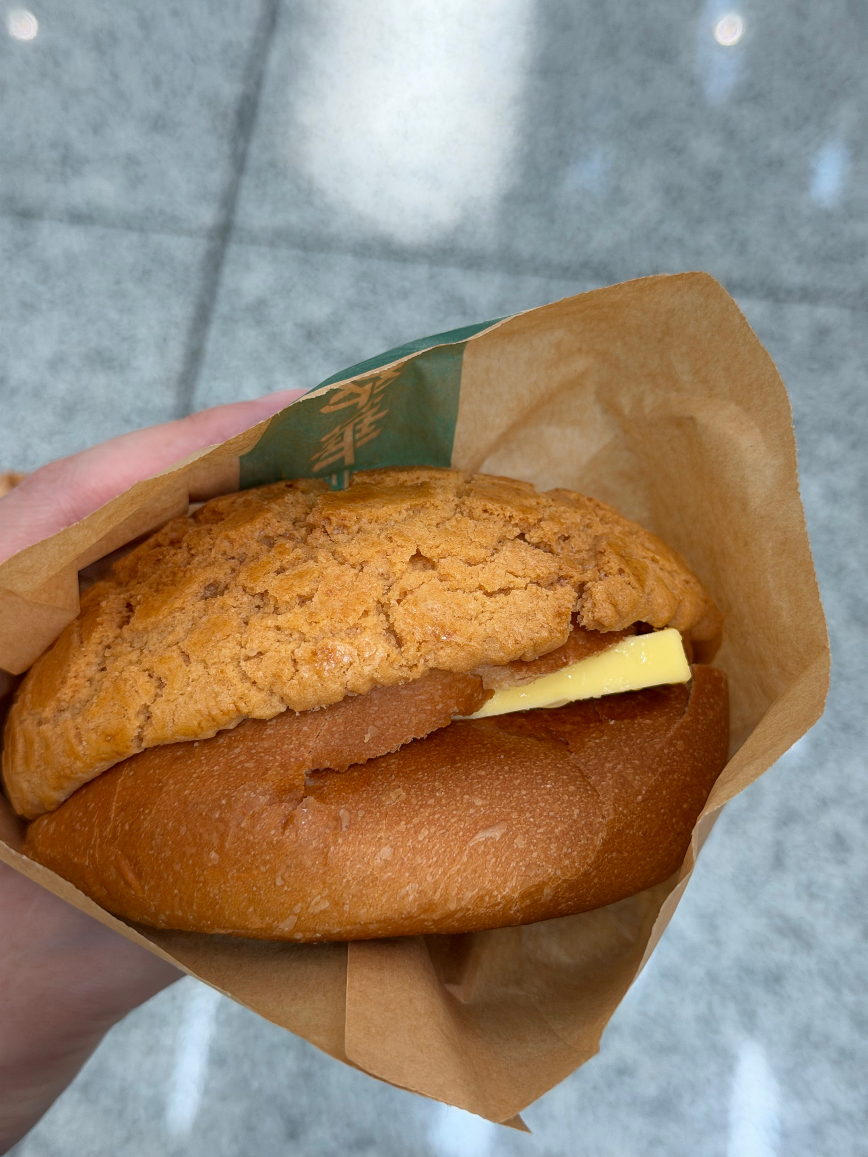 每次路过都忍不住买个菠萝包 深圳·翠华餐厅(深圳机场店)