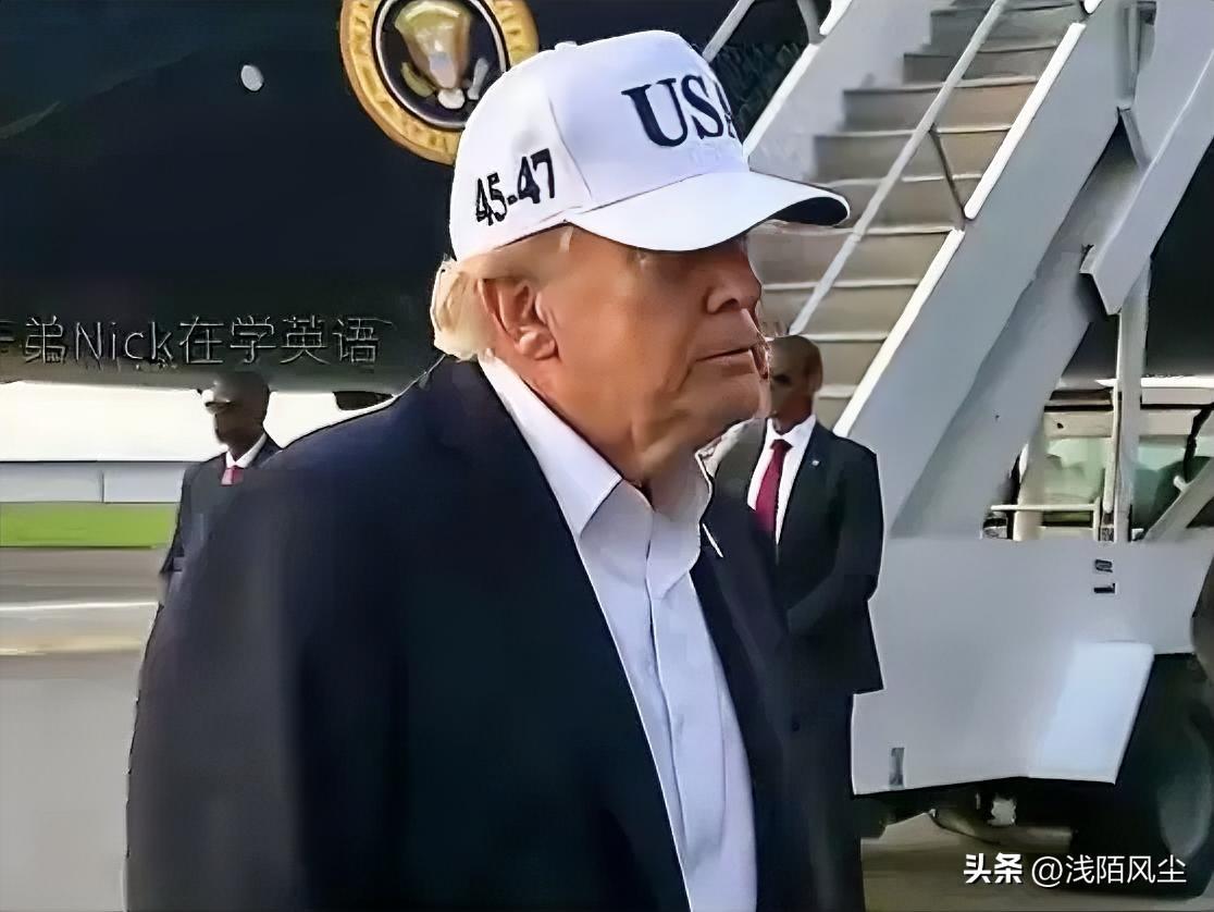 特朗普结束对爱尔兰访问回国时在机场被记者问及9·11遇难者家属请求他帮助追究沙特