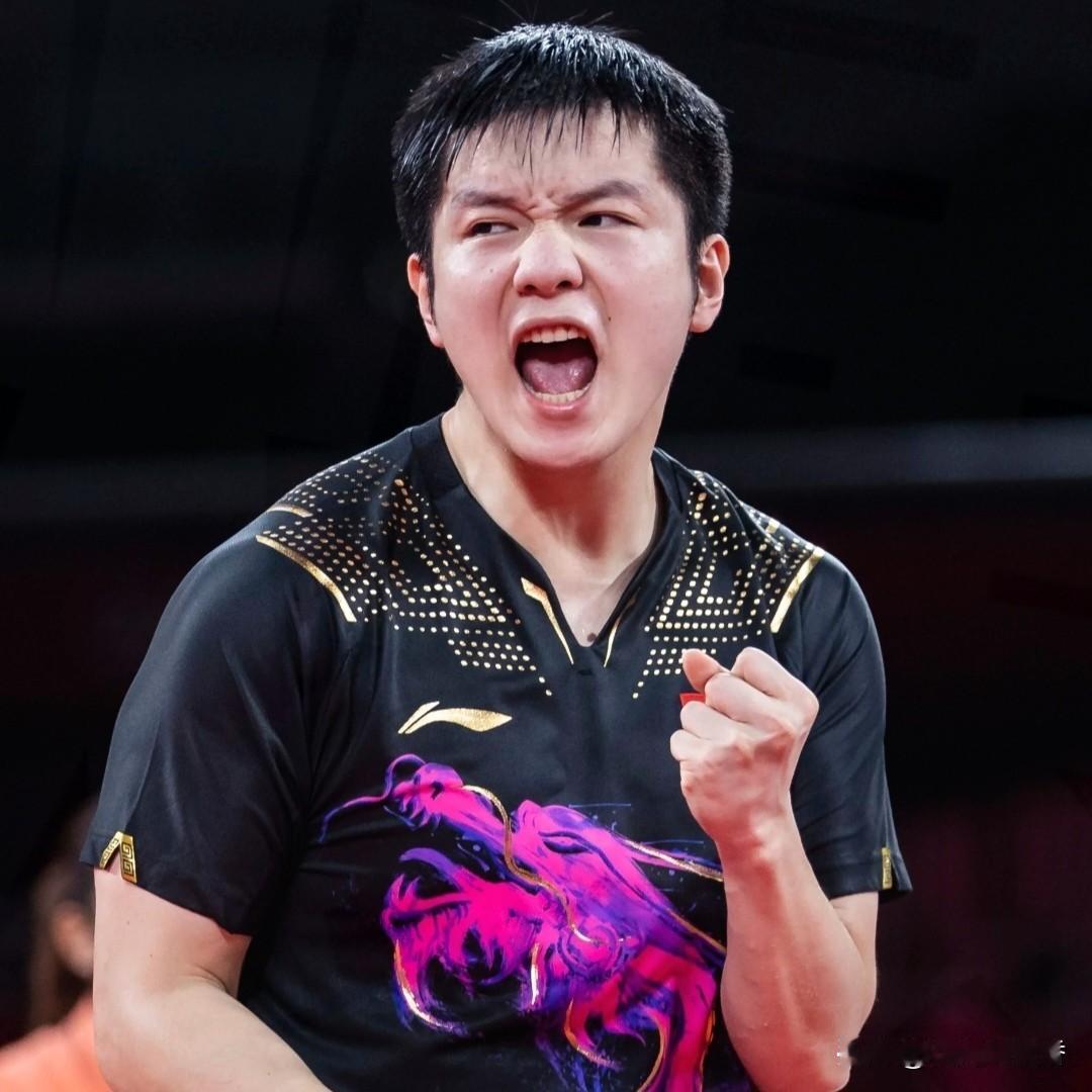 樊振东、王楚钦、孙颖莎，便是我心中耀眼的乒乓明星。赛场上他们敢打敢拼，扛住重重压
