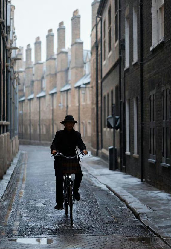 越遇到难关，越要大碗吃饭、把觉睡足。只有这样，才有后劲。先照顾好肉身，才有未来可