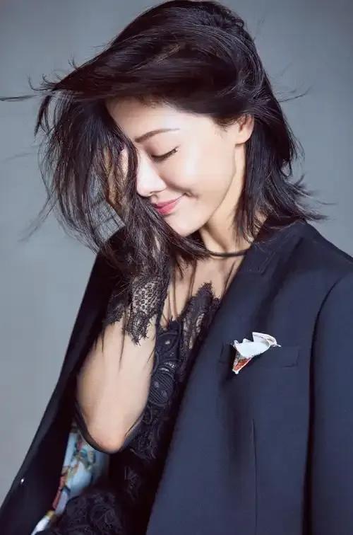 第24微邓家佳：小姨妈果然越来越有味道

小雅上图，必属精品！


邓家佳，是位