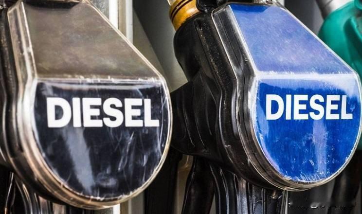 由于莫斯科石油通过德鲁日巴管道，通过乌克兰境内的运输被终止，匈牙利外长西亚尔托和