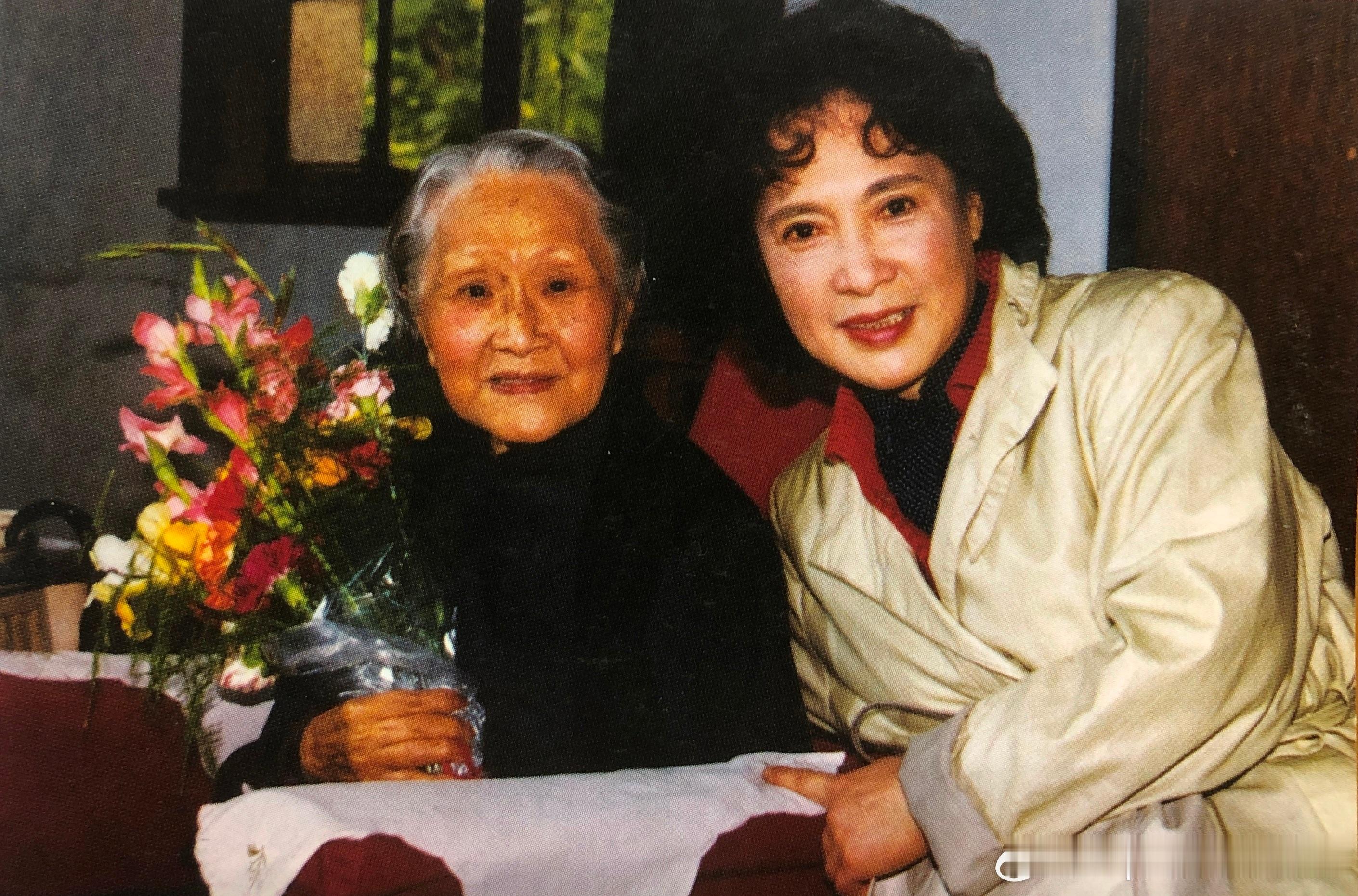 1987年5月秦怡祝贺宣景琳（1907.5.16-1992.1.22）80大寿历