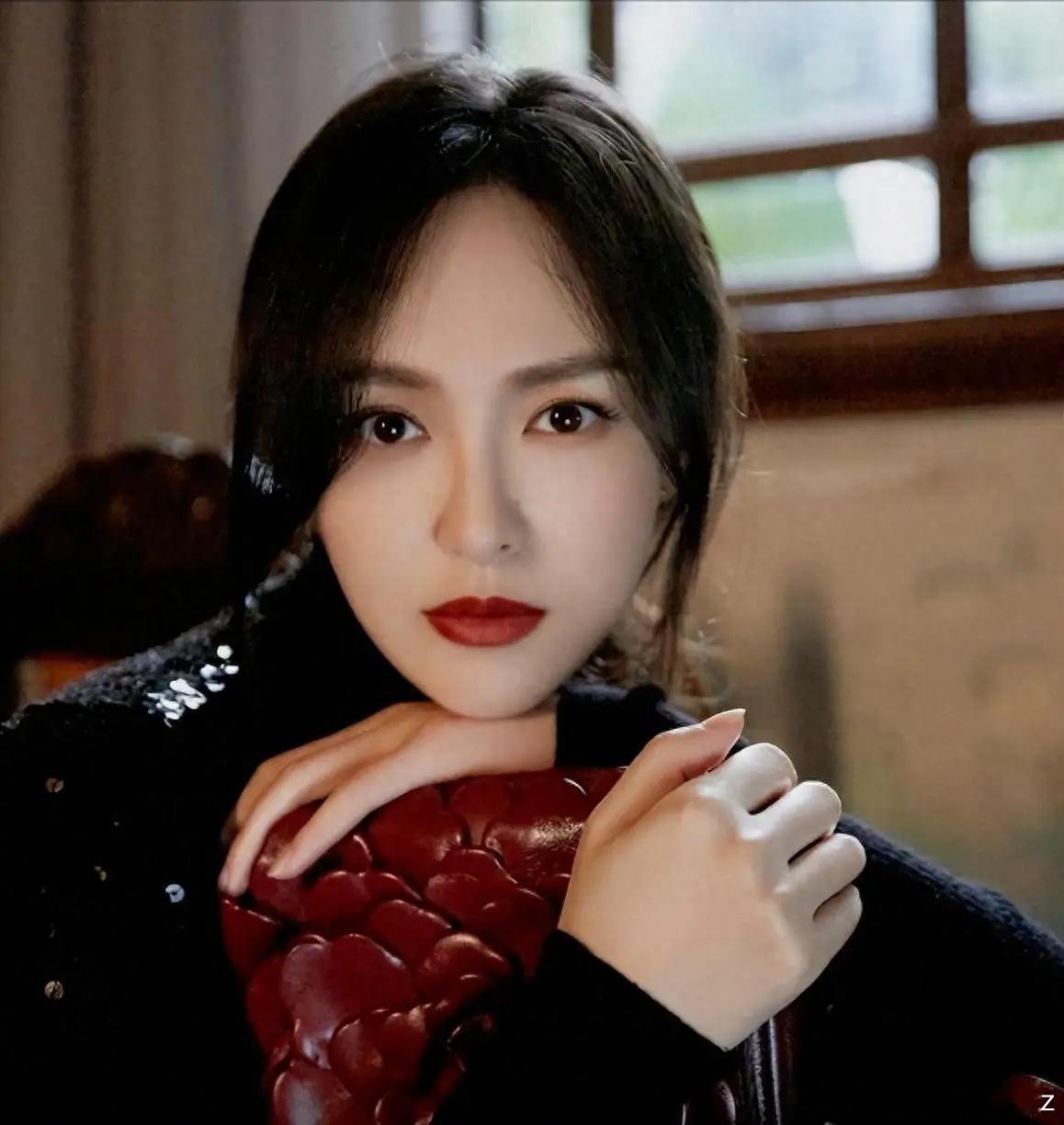 唐嫣罗晋葬礼后同框回家！扔垃圾细节破婚变，患难见真情婚变传闻被狠狠打脸！11 月