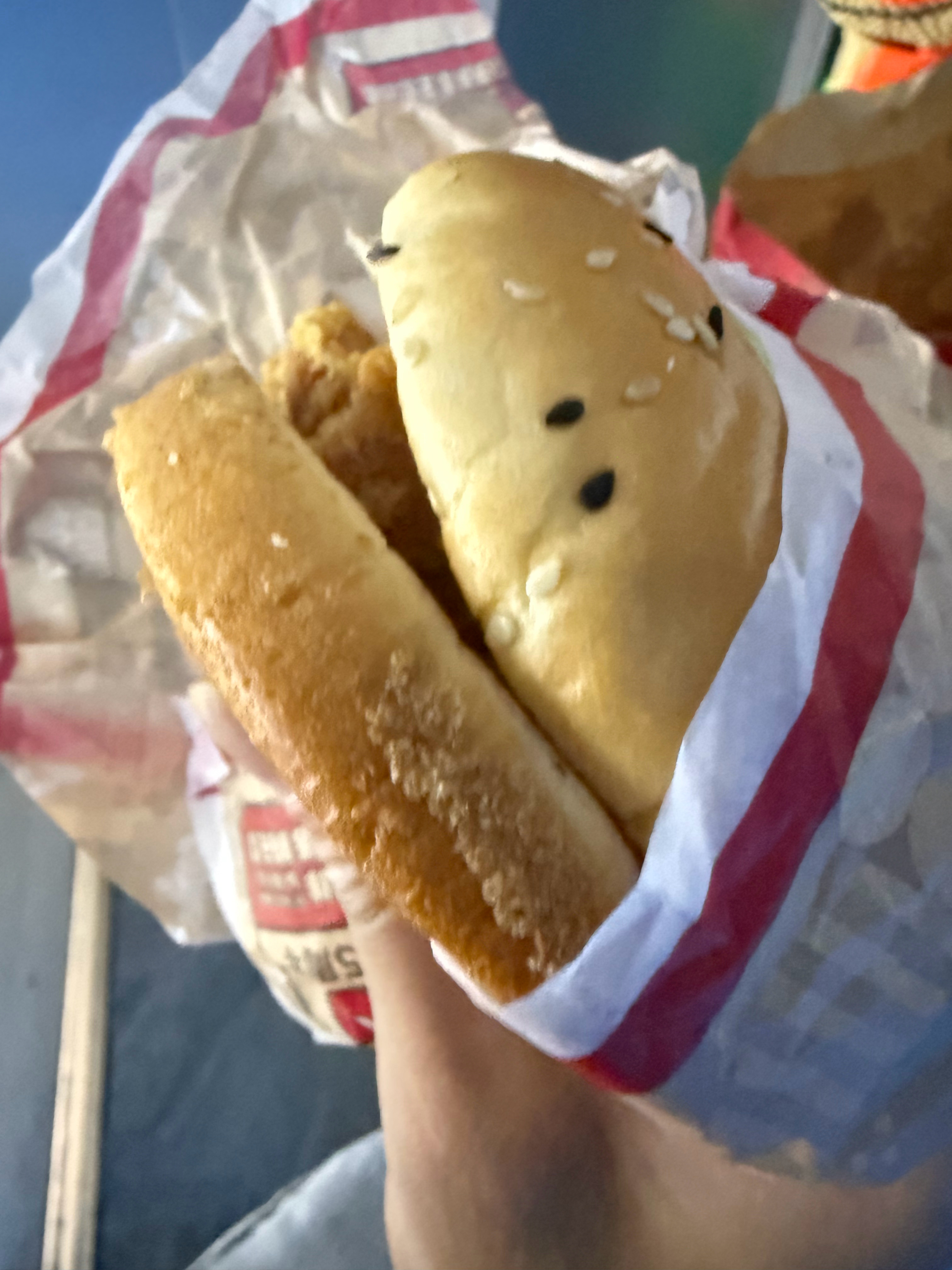 现在吃饭，睡觉，满脑子都是，这十几年的破事，突然之间被点燃，恨这些人，占着茅坑不
