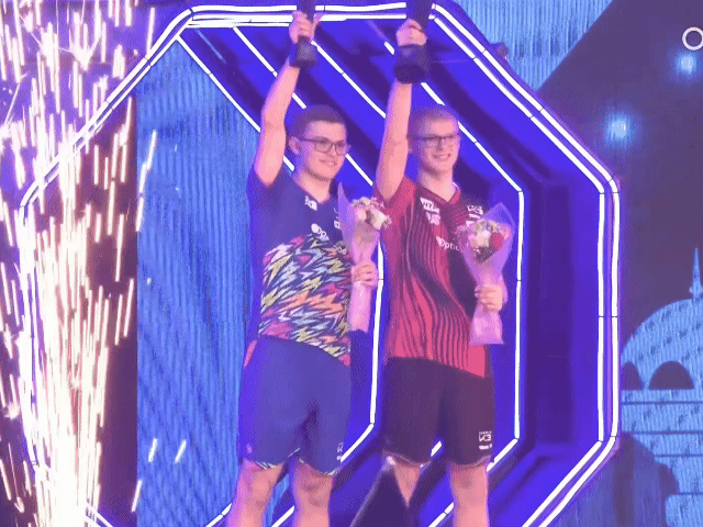 2025WTT马斯喀特球星挑战赛包揽男单冠亚军的勒布伦兄弟举起奖杯庆祝🏆🏆 