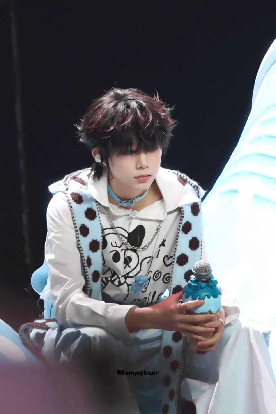 陈奕恒拍拍灰舞台陈奕恒荣耀之战《拍拍灰》舞台，好元气好可爱！ 