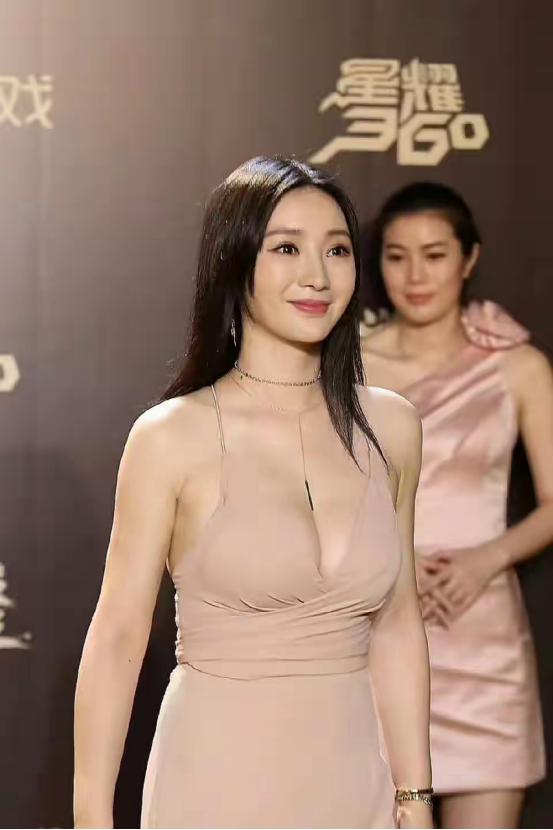 柳岩身材好却嫁不出去，这事儿挺值得琢磨。在娱乐圈，柳岩身材那是出了名的火辣，可感