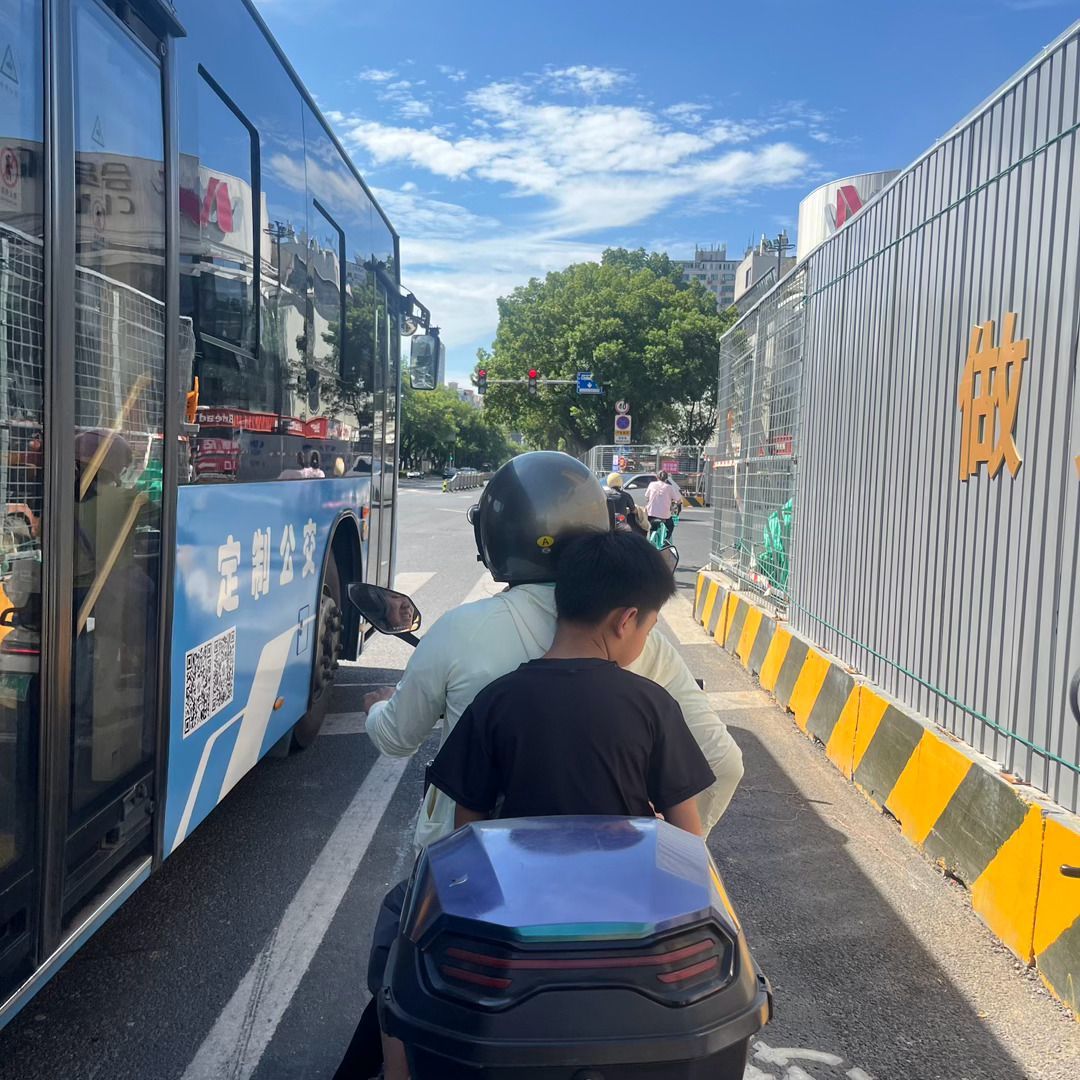 这天气出门都需要勇气，火辣火辣的